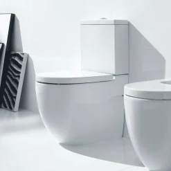 Inodoro Completo Altura Confort Adosado A Pared Con Salida Dual (incluye Taza, Cisterna De Alimentación Inferior Y Tapa De Supralit®) – Roca – Meridian A34224C00U/A341242000/A8012AB00B